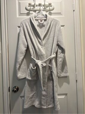 Ardene Plush White Bath Robe